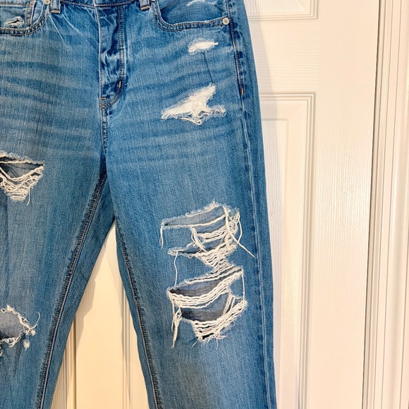 American Eagle Tomgirl Distressed Jeans Size 8 - Picture 3 of 8